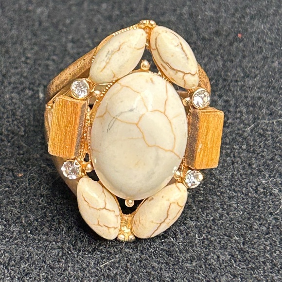 Jewelry - Elegant Gold and Cream Statement Ring
